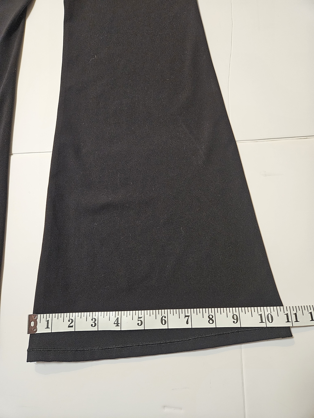 Vuori Ultra High Rise Flare Leggings Black Size M 31 Slimming Buttery Soft Yoga - Picture 8 of 16